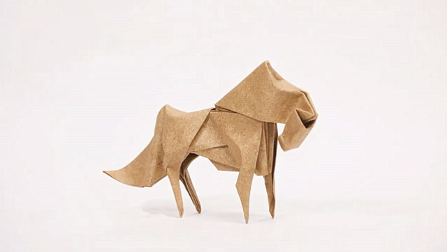 动物折纸教程,用一张纸折站立骏马的方法,手工难度4颗星!