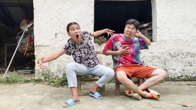 美女给小伙介绍仨对象,男子都不满意,原来小伙看上美了女,太逗了