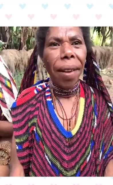 实拍非洲野人部落酋长夫人的午饭,眼前这一幕,刷新了我的认知!