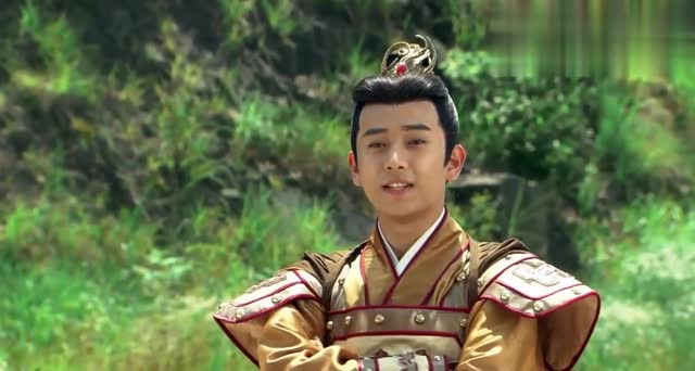 殷洪知道阴阳镜对哪吒不起作用,故意拿翻天印来克制哪吒,有戏看