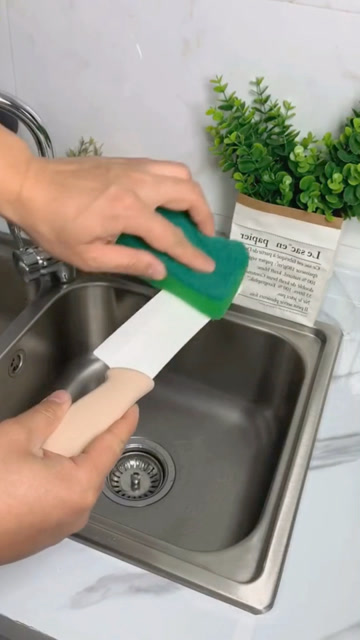 有了这个清理刷,刀具清理就方便多了