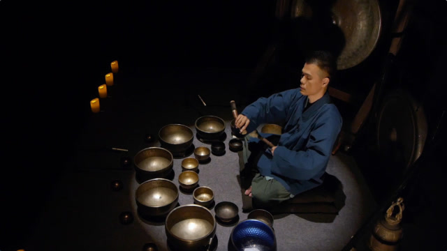 史上最厉害催眠大师,上万人排队两年听他敲碗