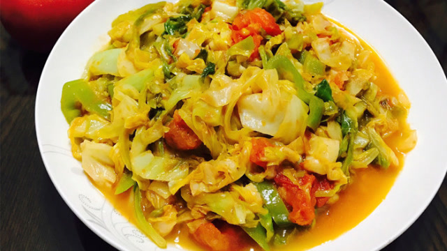 西红柿炒包菜做法,酸爽开胃味道鲜美多汁,做法简单配方全告诉你