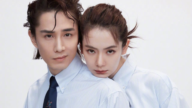 李承铉夫妇合体登封面 戚薇依偎老公肩膀甜蜜告白