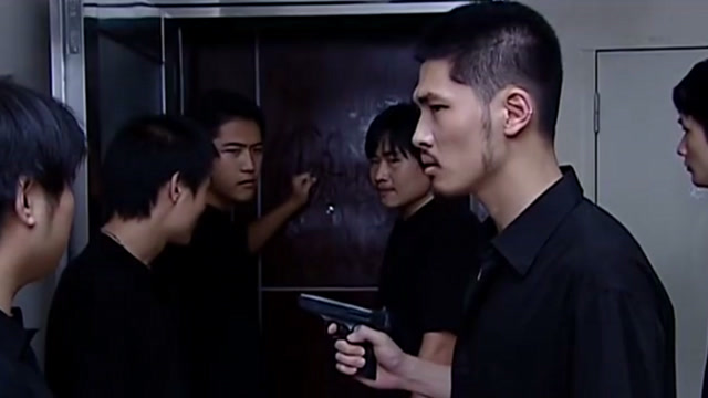 罪域:小六子全城搜捕女卧底,不料聪明反被聪明误,警察来了