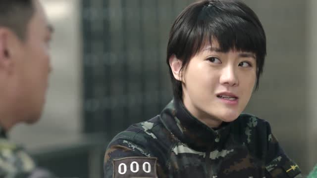 特种兵之霹雳火:美女寸步不离呆鸟,决定监督许飞的一举一动