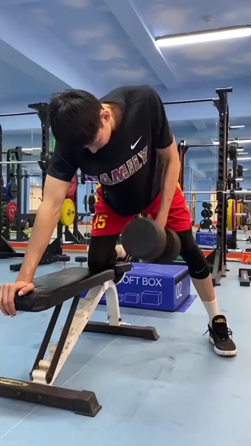 control周琦晒训练视频大杠铃狂练力量大魔王加油加油