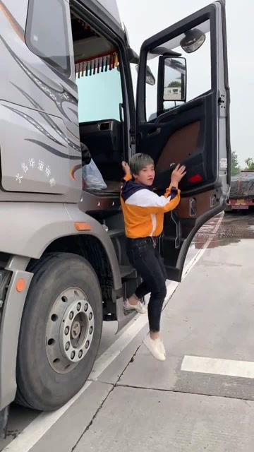 货车女司机是我老婆!非得染这个颜色不行!啥也不想说了