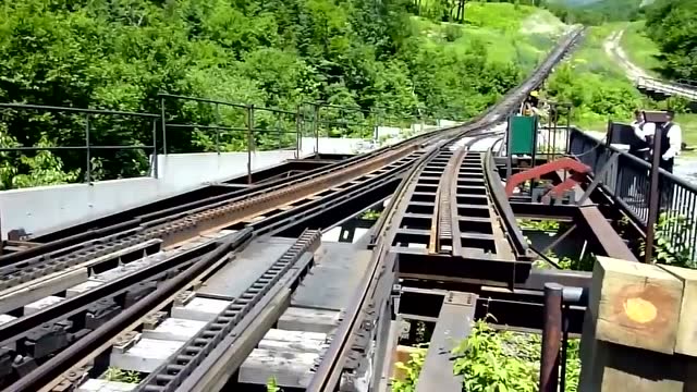 实拍火车轨道变轨全过程终于弄清楚了火车轨道变化的细节