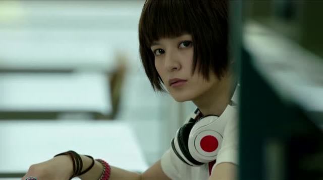 灵魂摆渡:小亚在图书馆看书,暗处一直有人盯着她