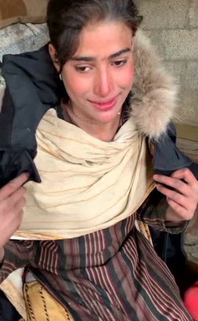 巴基斯坦贫民窟的妹子,看到这一幕,心里突然一酸!