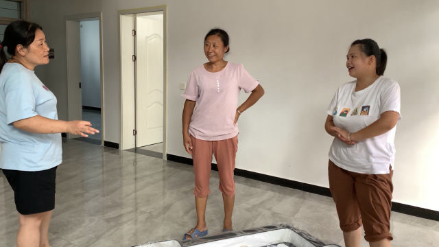 丹丹去大姐家长住,把家里的事交给小姨,小姨让丹丹住够了再回来