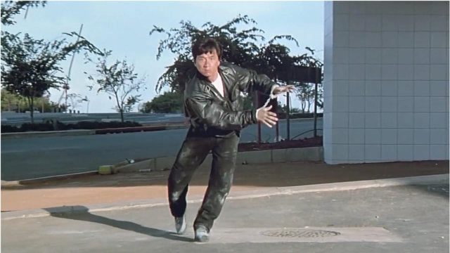 成龙电影里最经典的逃跑镜头,爱的魔力转圈圈,转完有点晕