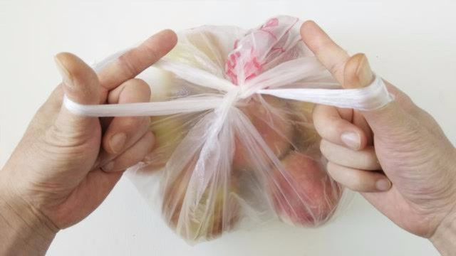 塑料袋这样系扣轻松解开解决了千家万户的难题