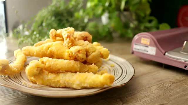 素食酥炸鱿鱼条:台湾淡水老街人气小吃!