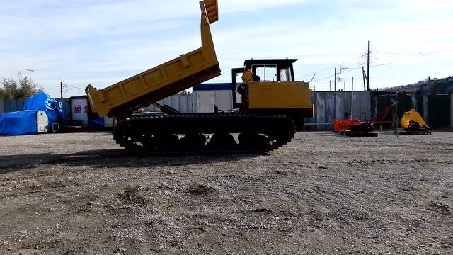 少见的日本mst-2000履带自卸车
