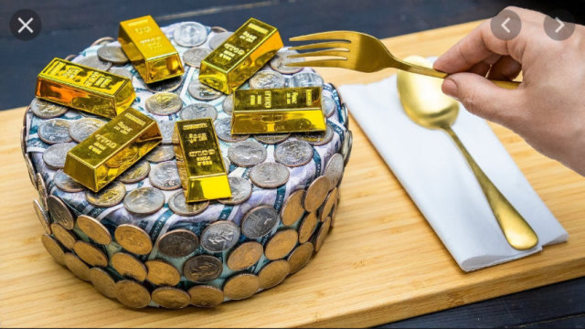 男友生日怎么办?美女用钱和金块制作美味蛋糕,画面太治愈