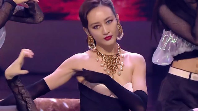 这个版本《波斯猫》太魅!王鸥袁冰妍周洁琼同台比美,满满女王范!