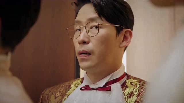 顶楼:电梯偶遇警察,周会长他们每个人都精神紧张,装有雪雅的袋子差点