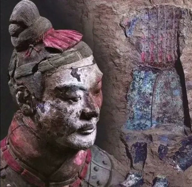 兵马俑刚出土时都是有色彩的,栩栩如生!