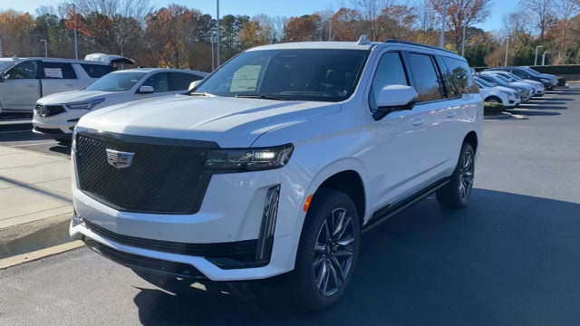 新车入库,2021款凯迪拉克凯雷德亮相,看到实车才知道多霸气