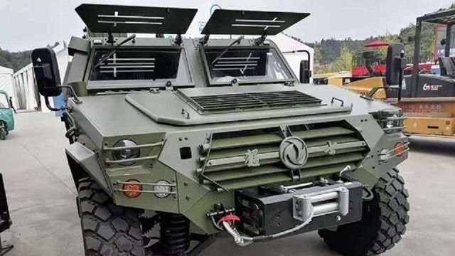 山东老板花104万买第二代东风猛士,造型确实很酷,气场很足!