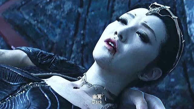 冷酷无情的s戮王爵幽冥,因为特蕾娅哭的像个孩子,这大概就是偏爱吧!