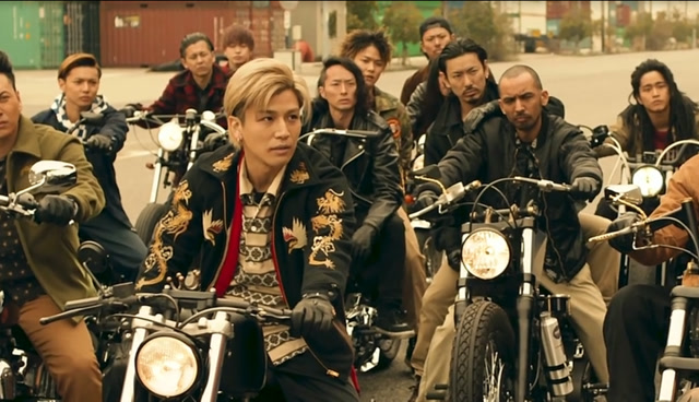 雨宫兄弟帅气出场,集合于集装箱区域,大战一触即发