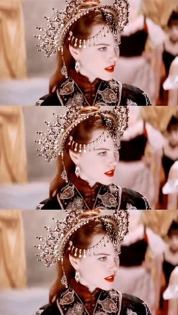 妮可基德曼,好喜欢她在红磨坊里面的神明造型,扑面而来的高级感!