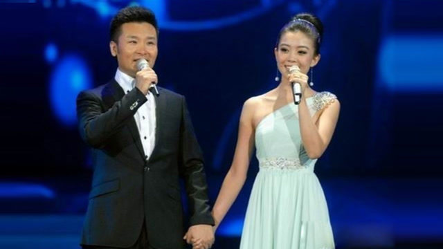 刘和刚《一生相随》与妻子战扬合唱,夫唱妇随,令人羡慕!