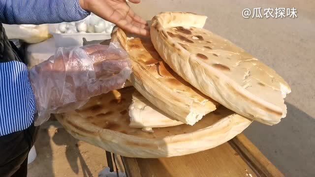 山东费县大锅饼,3元一斤,大饼像大个盘子,大婶做了30多年历史
