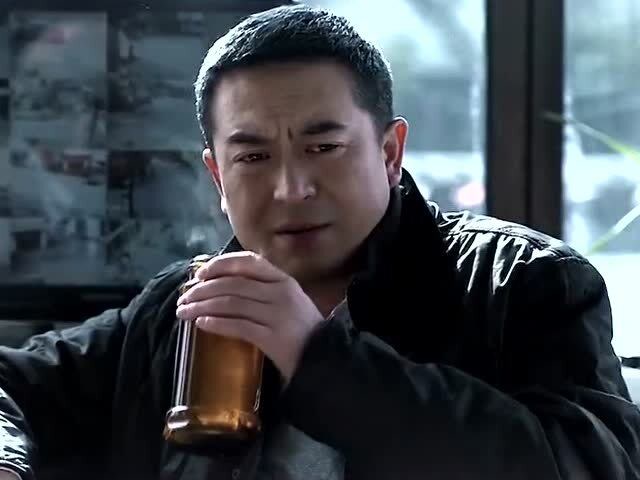 美女找厂长办事没找到 嘲笑看门大叔穿着 想不到大叔身份不简单