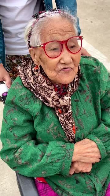 看看小老太太精致吗,太可爱了