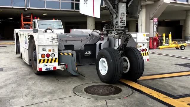 波音777的起落架就是这样被架起来的