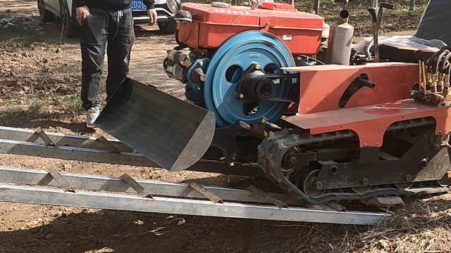 多功能履带微耕机