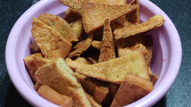 新疆特色美食油炸馕