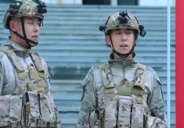 山豹旅不招女兵,女学生质问旅长,旁边男友一听吓够呛!