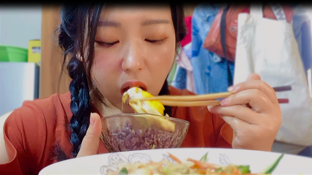 小阿花第一次做减脂餐,大口大口像吃肉