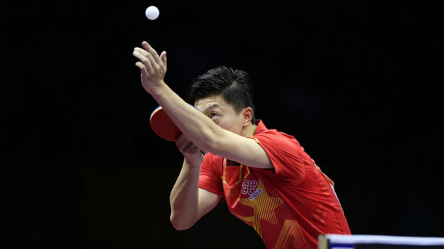 15年苏州世乒赛半决赛——马龙vs樊振东,谁都阻止不了龙队前进的步伐!