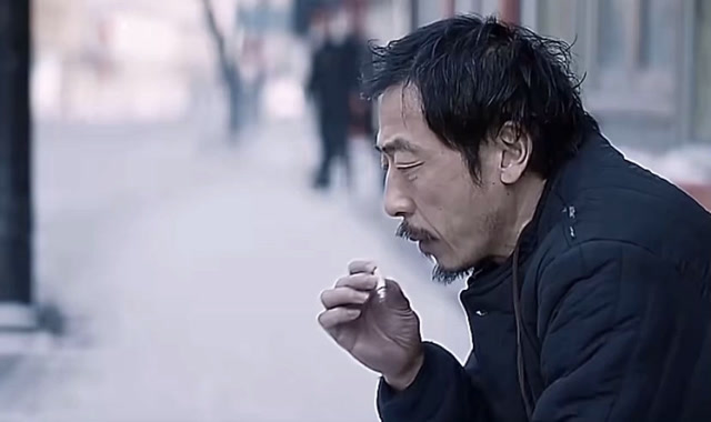 倒着抽烟一看就是狠人