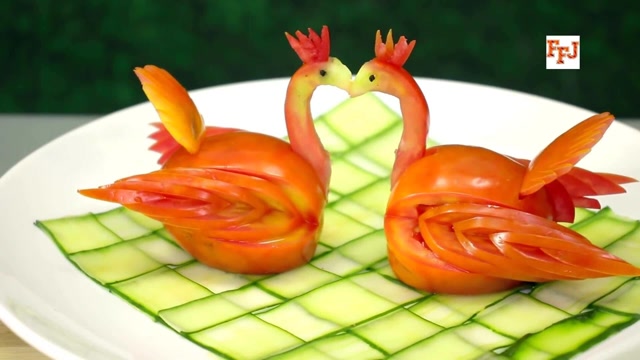 番茄变天鹅,番茄变花朵?6 个创意番茄雕刻艺术与技巧,真是绝