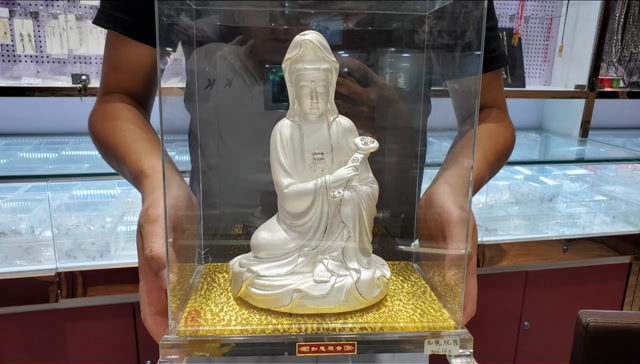 小伙废品站捡漏纯银观音,几百克的摆件只花一百块,漏捡的真香