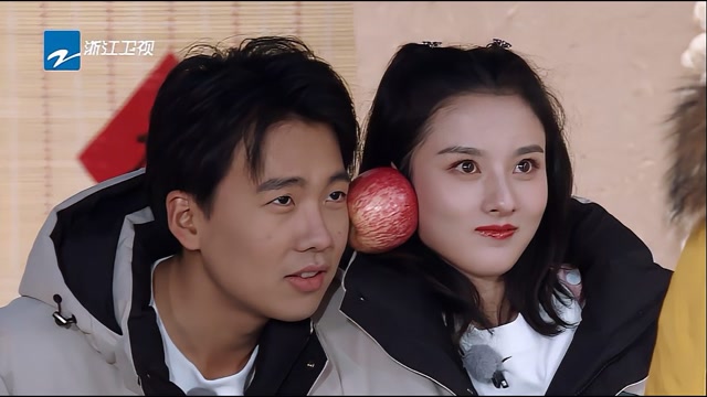 郭麒麟宋祖儿称体重还撒狗粮,谁说大林子找不着媳妇,这不cp感满满嘛!