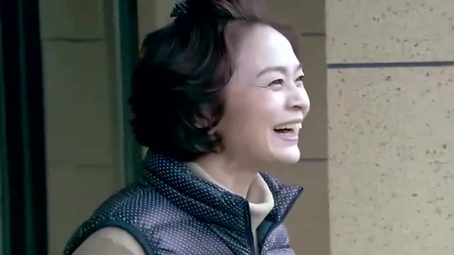 邻居:大妈搬新家,看见隔壁的邻居,活见鬼