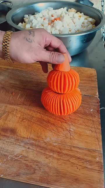 胡萝卜,瞬间变成大灯笼,师傅这刀工真是太牛了!