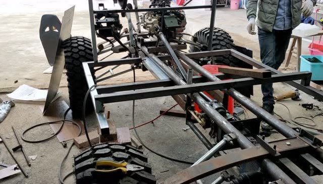 农村小伙手工自造四驱越野车钢管车,第十天