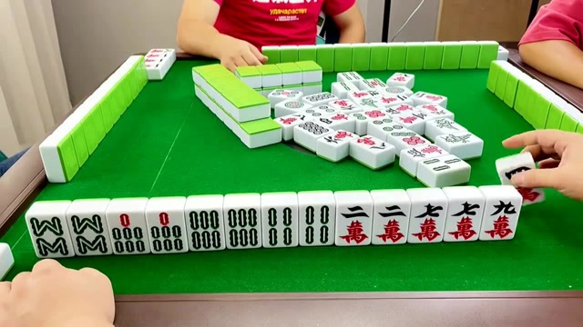 四川麻将:绝张九万只能胡牌,实在自摸不到,三番进八分!