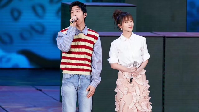 杨紫和井柏然出席发布会,两人互相欣赏,关系像亲人!