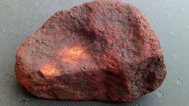 血红色陨石你见过吗真的奇石之中奇石出现了第一次发现给我的惊喜捡到