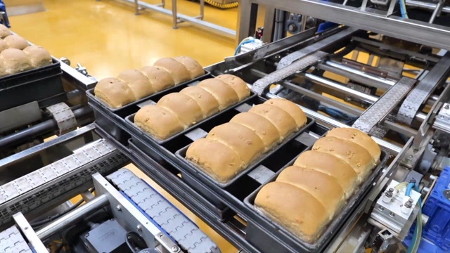 实地探访韩国面包加工厂,让大家看看工厂制作的面包,卫生又美味